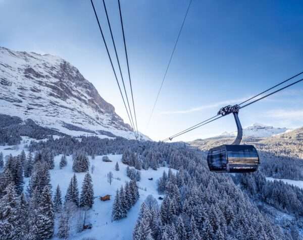 Suiza Eiger-Express-Eiger-Nahaufnahme-Winter-Himmel-angesetzt